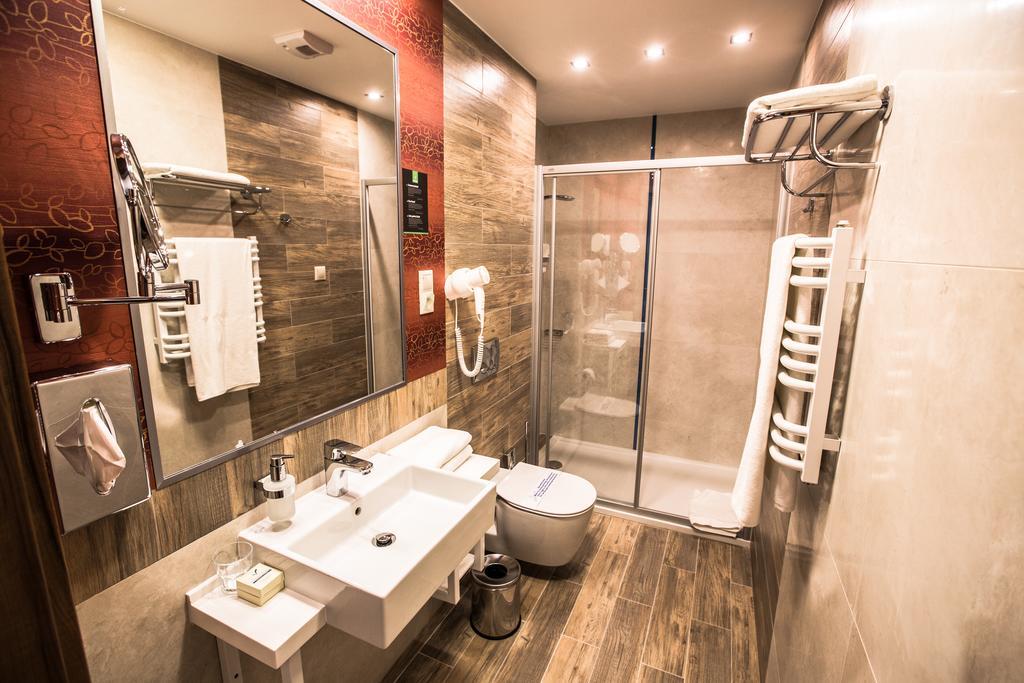 Mineral Hotel Malinowy Raj Solec-Zdrój Rum bild