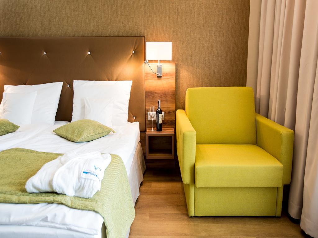 Mineral Hotel Malinowy Raj Solec-Zdrój Exteriör bild