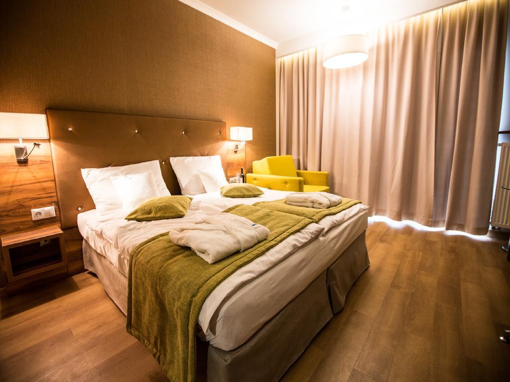 Mineral Hotel Malinowy Raj Solec-Zdrój Exteriör bild